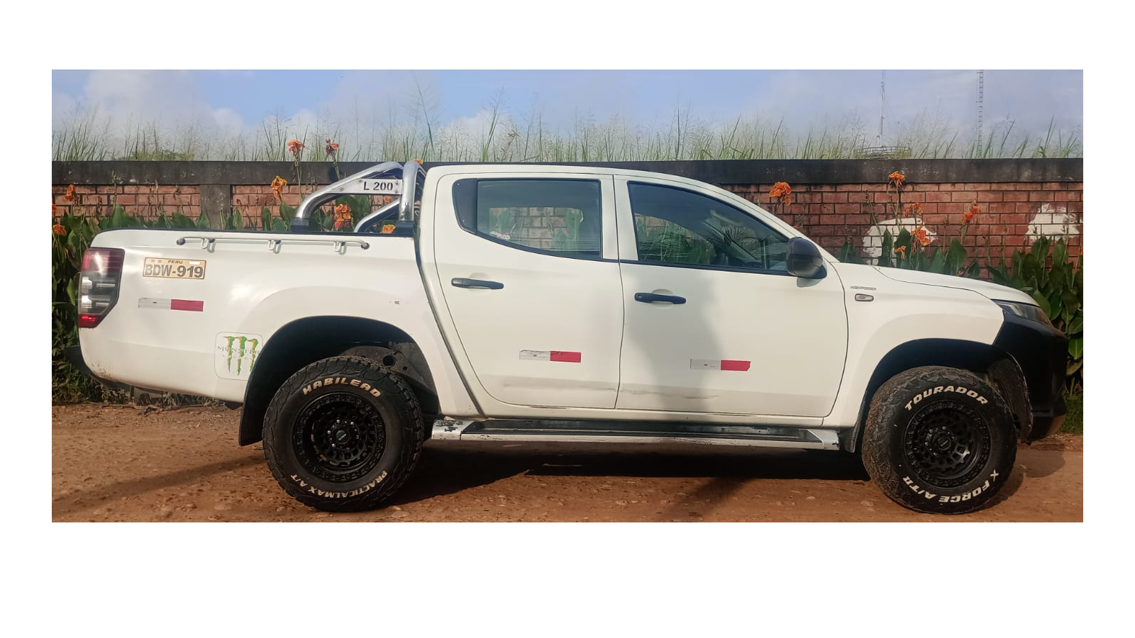 Toyota Hilux 4x4 disponible para alquiler en Pucallpa
